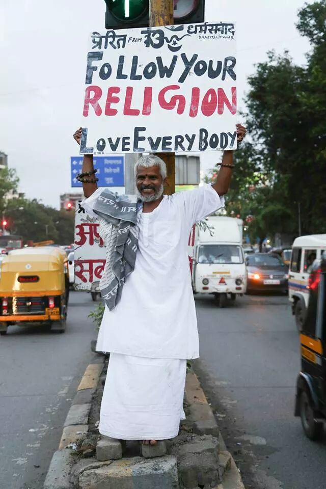 This is Krishnadas, a man who stands everyday for hours on end at Juhu Circle in Mumbai with a sign that says;‘Apne dharm par chalo, sabse prem karo(Follow your religion, love everybody)’.