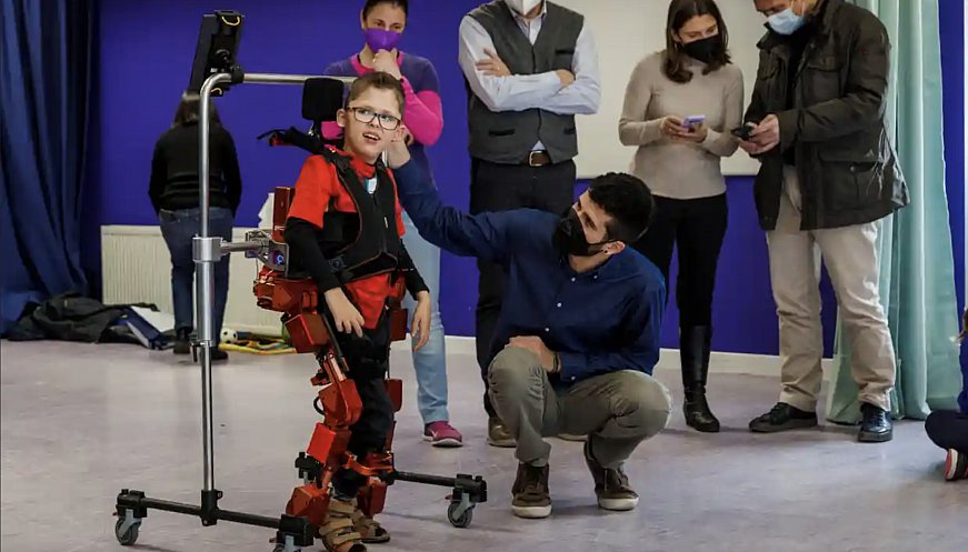 Madrid 12 Year-old With Cerebral Palsy Walks, Thanks To Technology