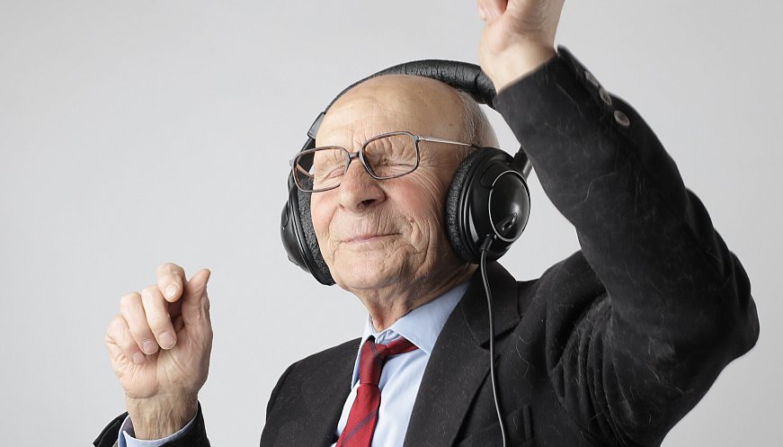 Music Helps Reconnect Dementia Patients With Their Memories, New Study Finds