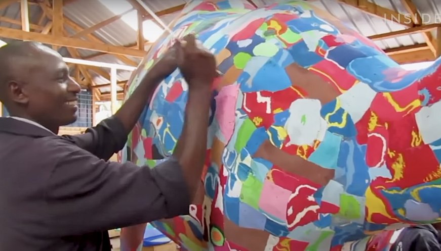 Flip-Flop Art Helps Clean Kenya's Beaches
