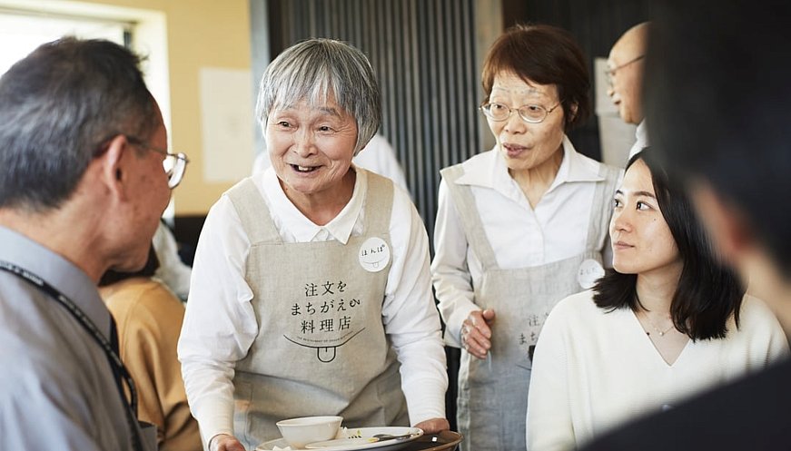 Japan Cafe, Staffed By Dementia Patients, Serves Mistaken Orders To Everyone's Delight