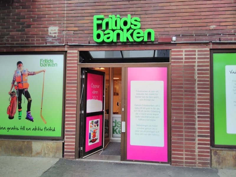 3. Fritidsbanken outside.jpg