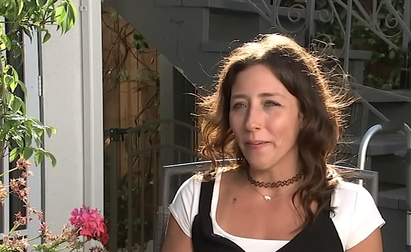 Woman Checks on Loud Noises, Finds Elderly Woman with No Family and Becomes the Granddaughter She Needed